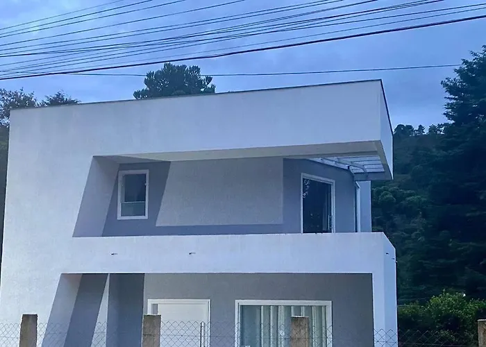 Casa Nova Bem Localizada E Confortavel.