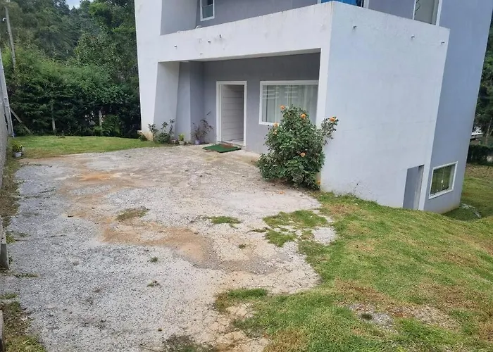 Casa Nova Bem Localizada E Confortavel.