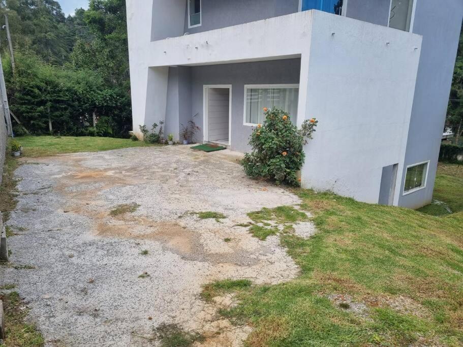 Casa Nova Bem Localizada E Confortavel. * Campos do Jordao